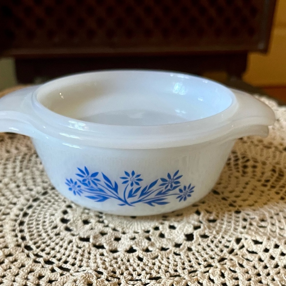 Vintage Anchor Hocking Fire King 12 Oz Casserole Dish #472  Corn Flower w/ Lid